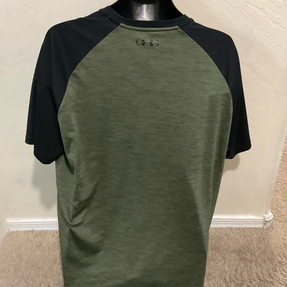 Men’s used size XL UA under armour shirt green black loose fit Pre own items are - Picture 3 of 3